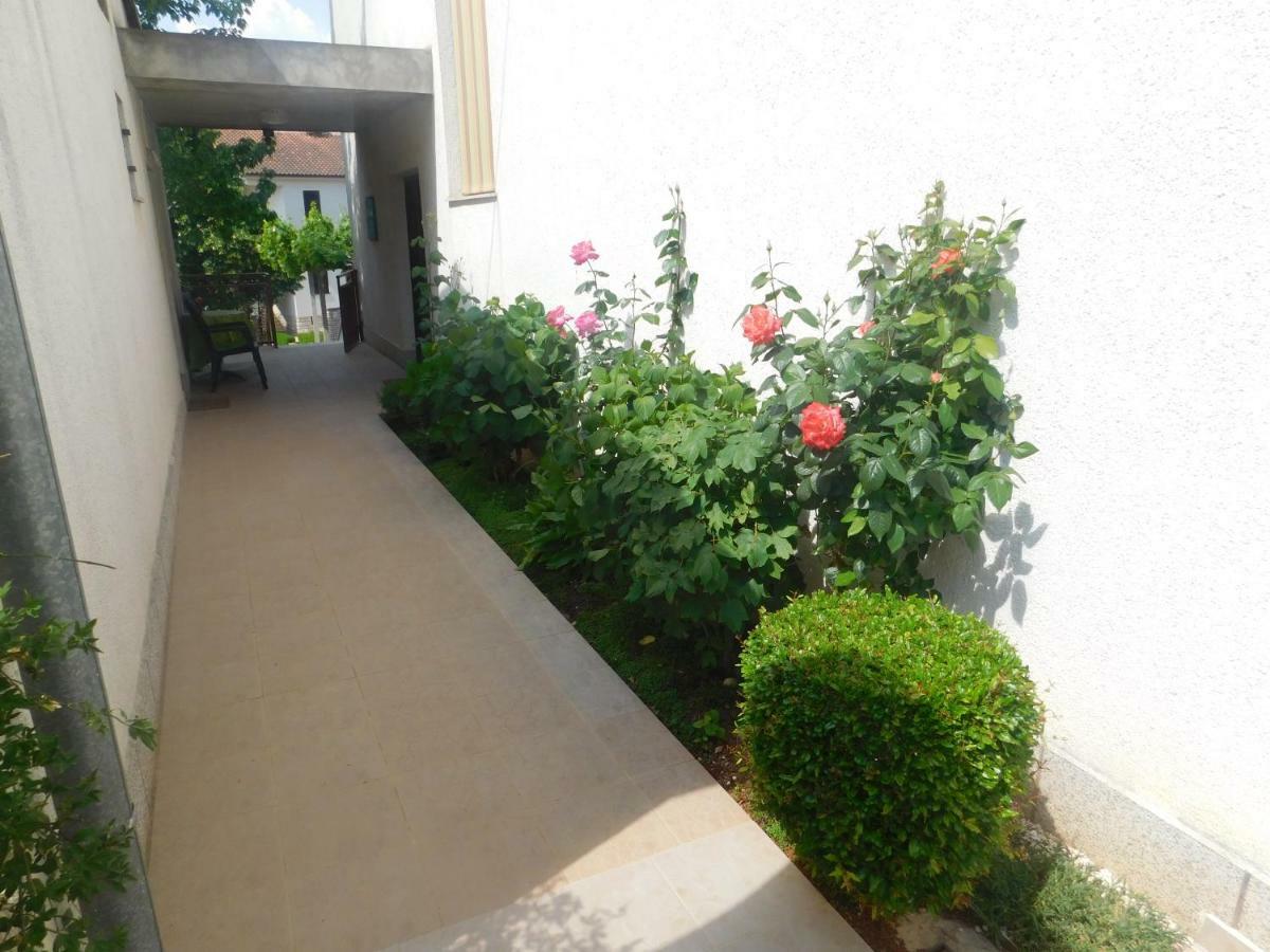 Apartment Artusi Pula Exterior foto